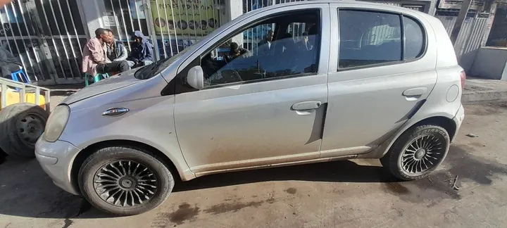 Toyota Vitz Yaris 2003 Manual – photo 4