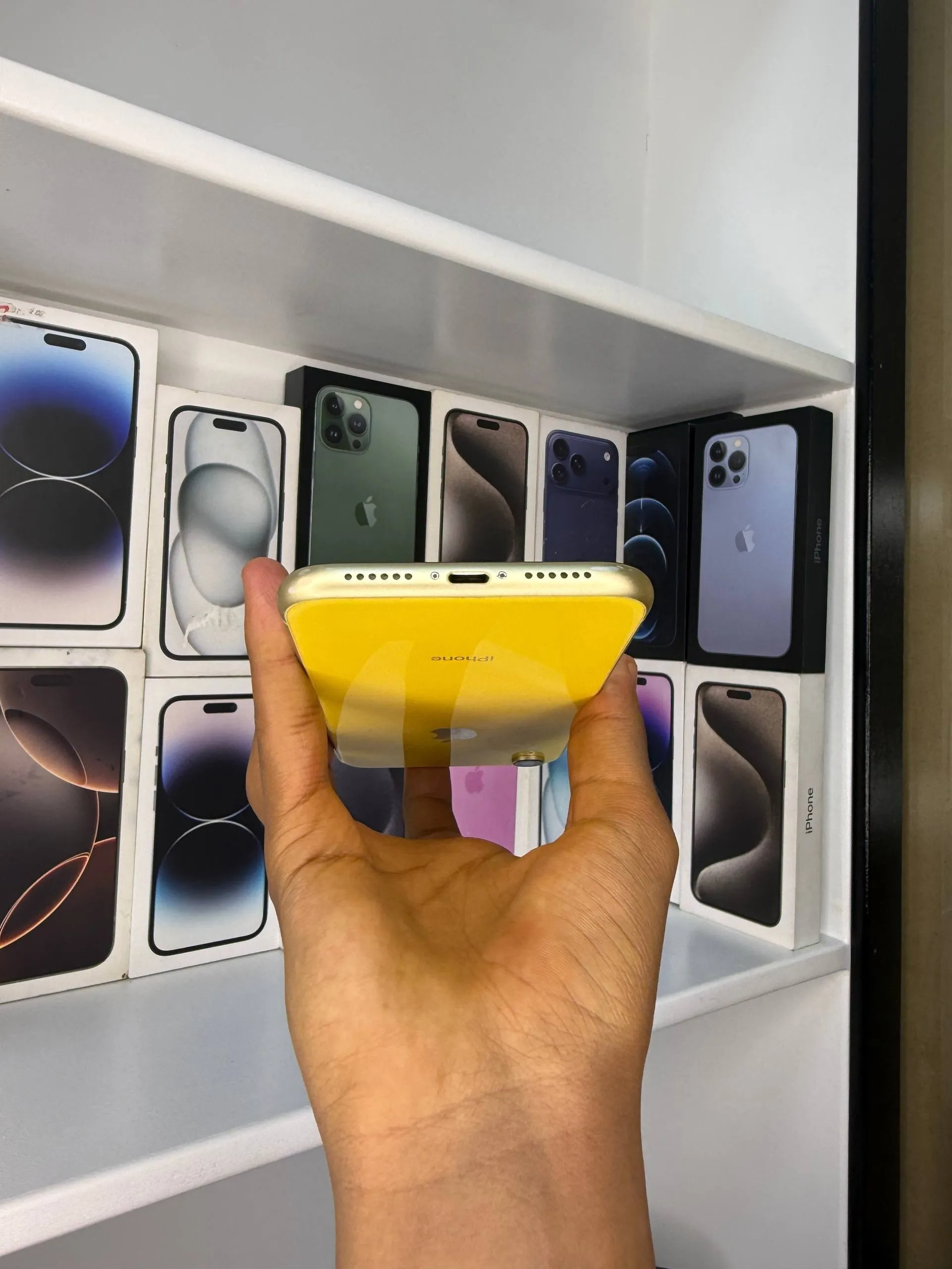 Apple iPhone XR 128GB Yellow – photo 3