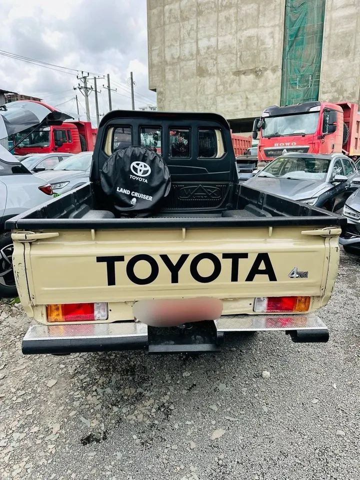 Toyota Land Cruiser Single 2010 – photo 4