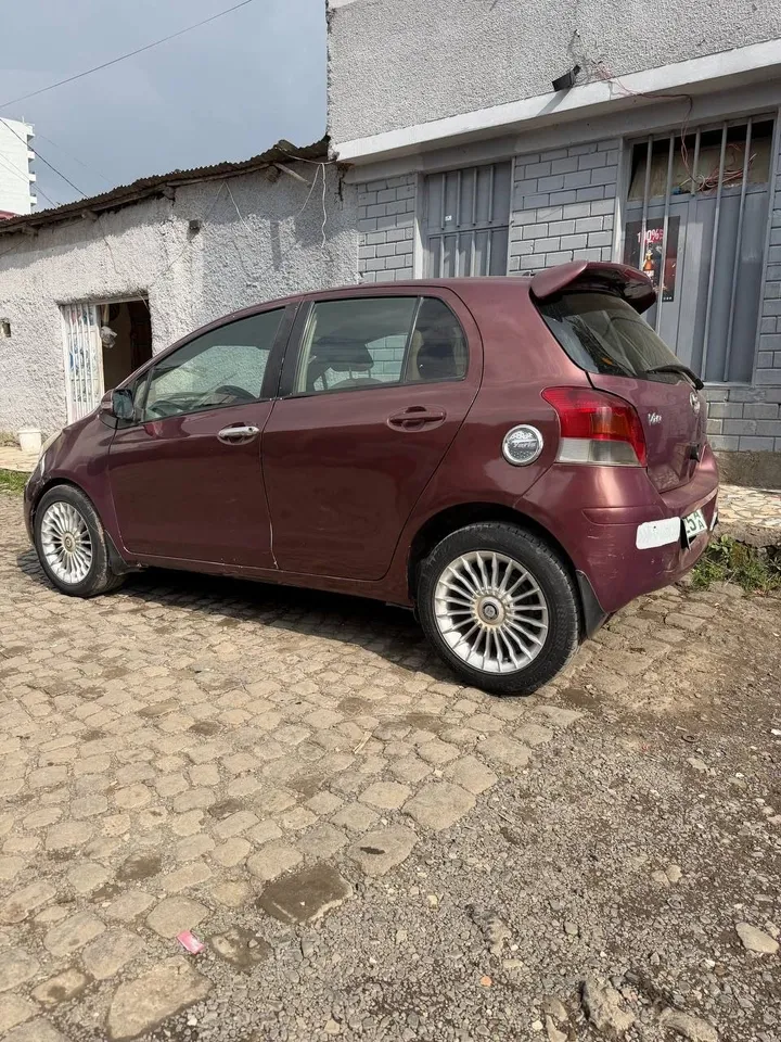 Toyota Yaris Compact 2010 – photo 4