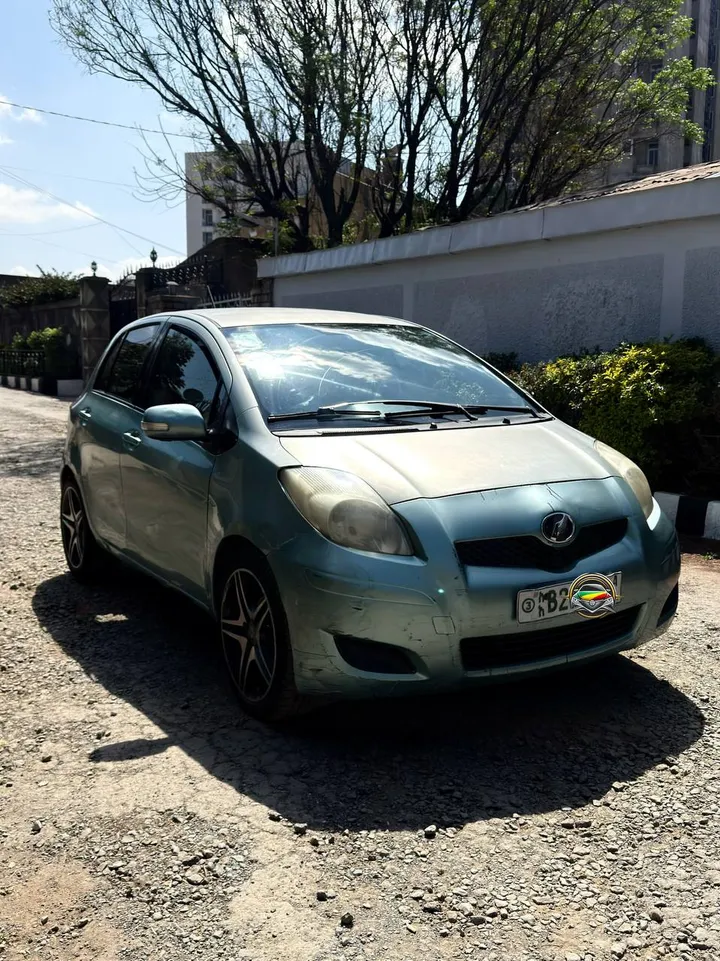 Toyota Yaris Compact 2009 – photo 3