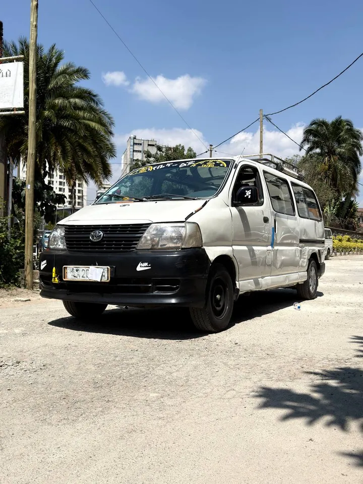 Toyota D4D 2007 Manual Van – photo 3