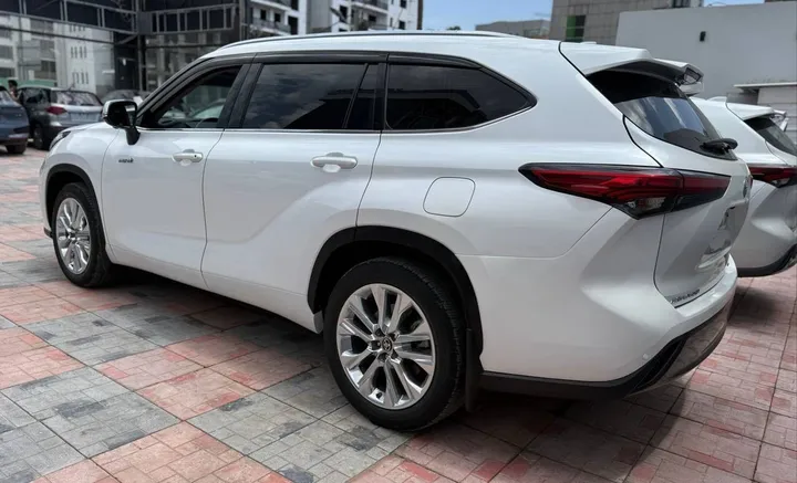 Toyota Highlander Limited 2023 Hybrid – photo 3