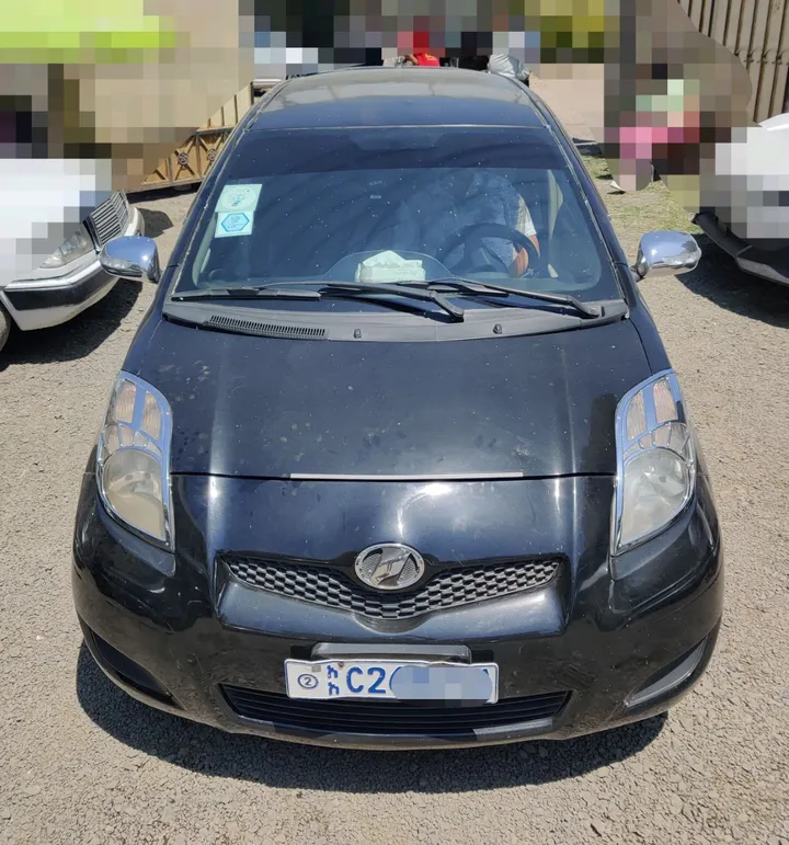 Toyota Yaris Compact 2010 – photo 3