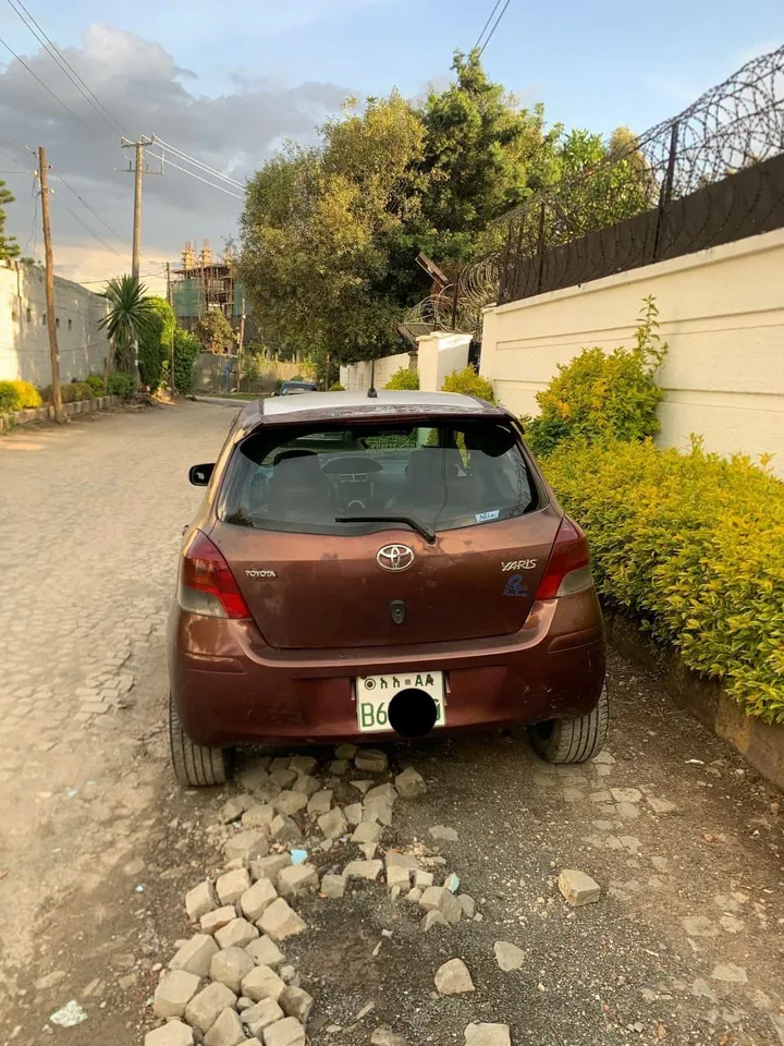 Toyota Yaris Compact 2010 – photo 3