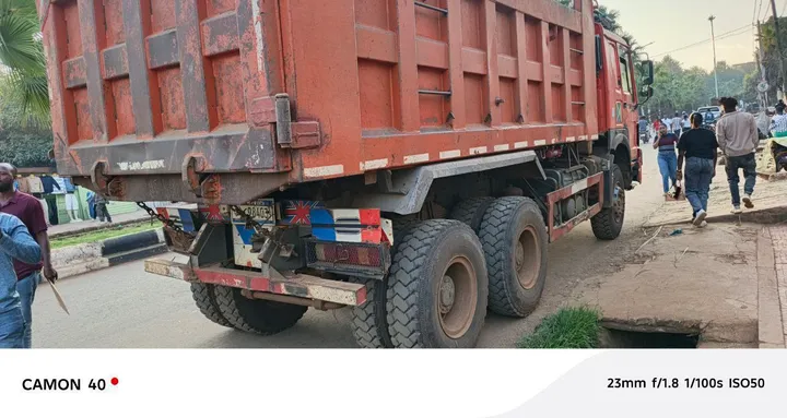 2018 Dump Truck – photo 3