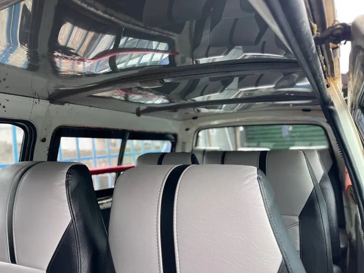 Toyota Hiace 2003 5L Van – photo 3