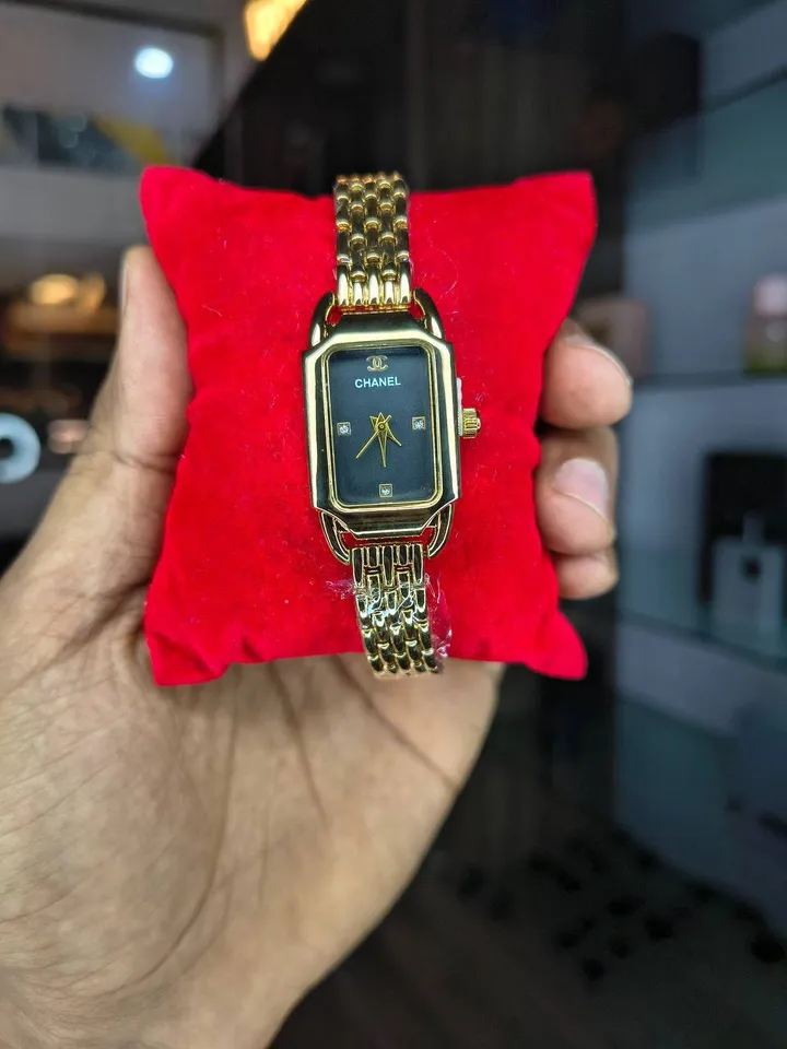 Classic Elegant Ladies Gold Watch – photo 4