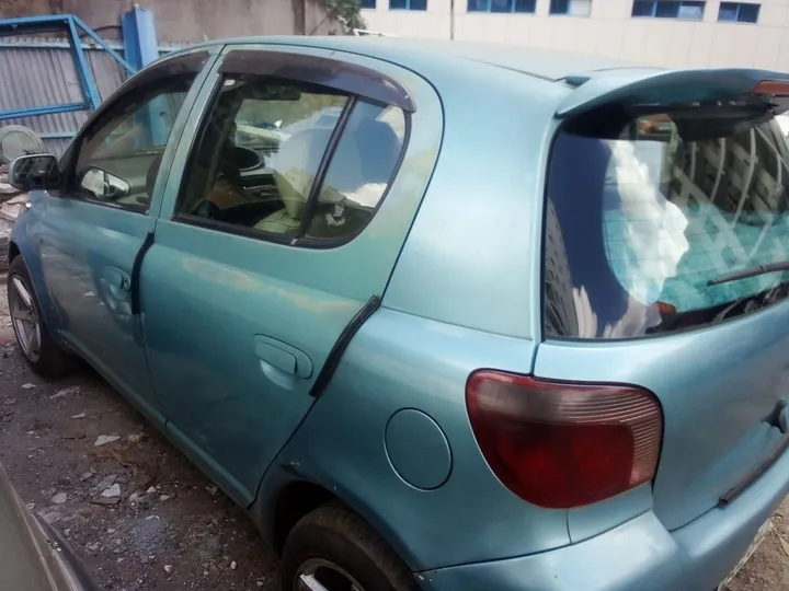 Toyota Vitz 2001 – photo 3