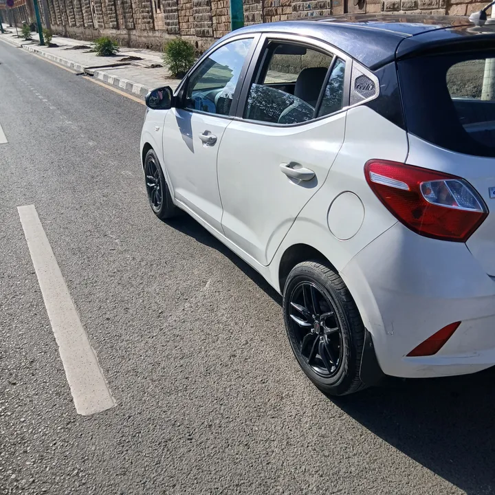 Hyundai Grand i10 2022 Automatic – photo 3
