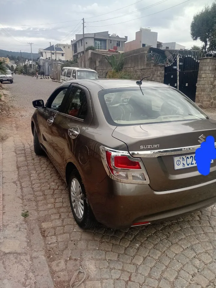 Suzuki Dzire 2022 Automatic – photo 4