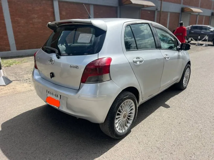 Toyota Yaris Compact 2008 – photo 3