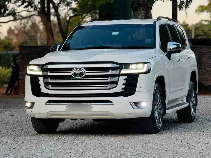 Toyota Land Cruiser V6 VXR 2022 – photo 4