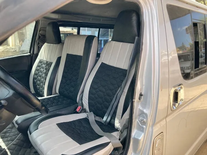 Toyota Hiace 2006 Automatic Van – photo 8