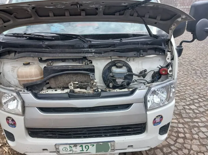 Toyota HiAce H200 2007 Manual – photo 3