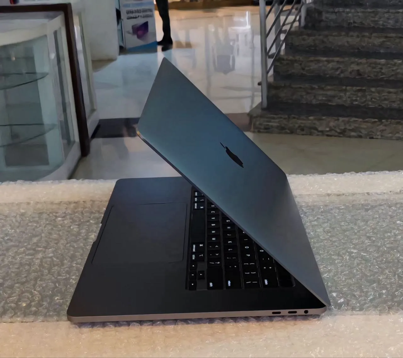 Apple MacBook Pro 2019 16 Inch – photo 3