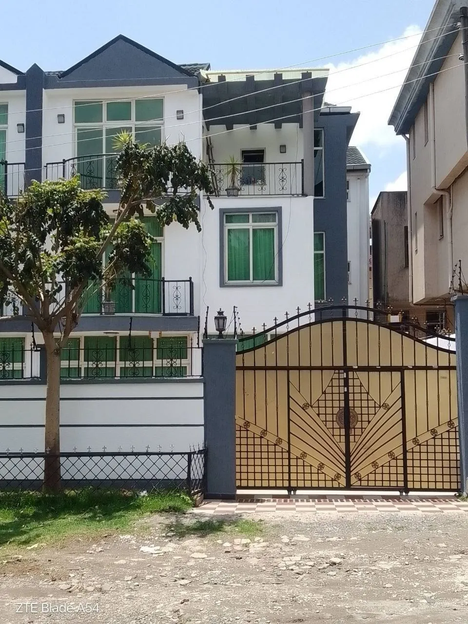 Modern 5-Bedroom House in Summit – photo 3