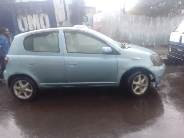 Toyota Vitz 2001 Hatchback – photo 4