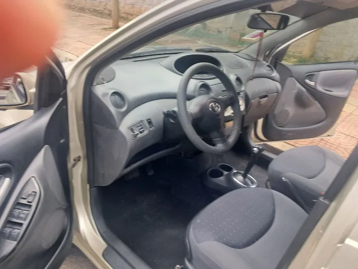 2004 Toyota Vitz Hatchback – photo 8