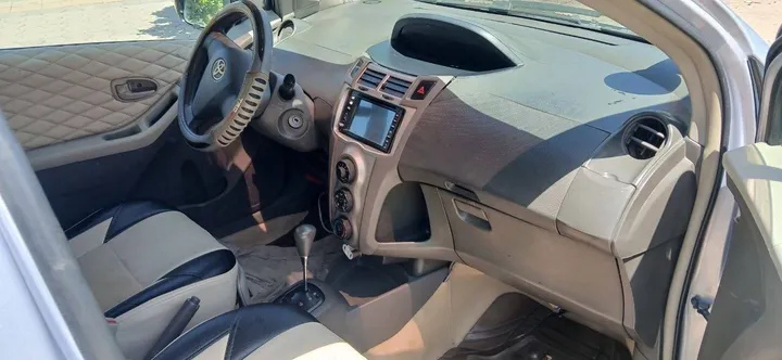 Toyota Yaris Compact 2010 – photo 5