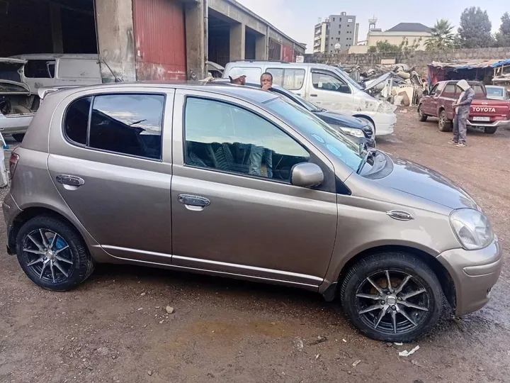 Toyota Vitz 2004 1.0L Automatic – photo 3