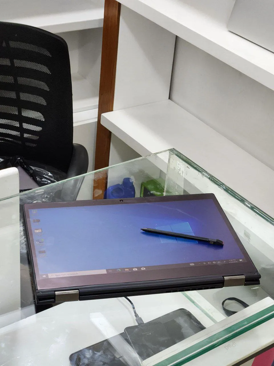 Lenovo ThinkPad Yoga X390 Laptop – photo 3