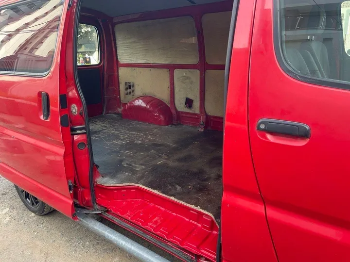 Toyota Dolphin 2011 Diesel Van – photo 6