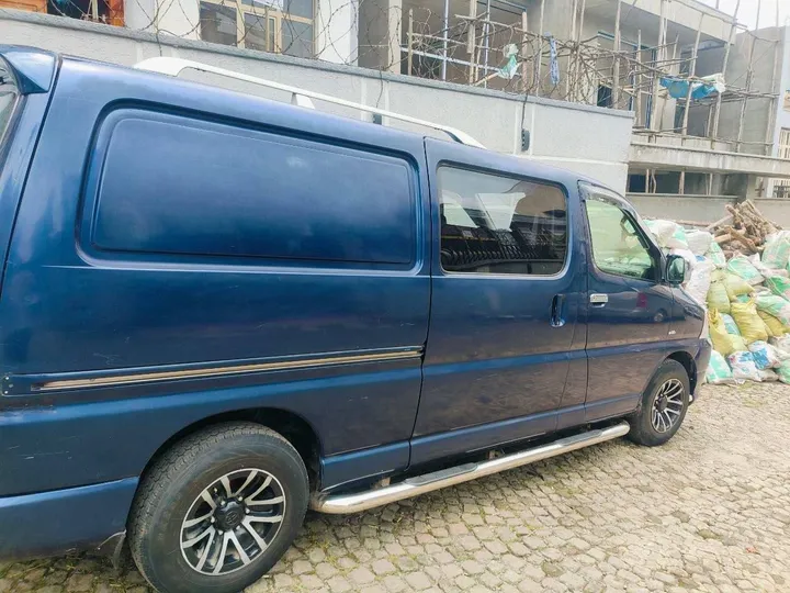 Toyota Hiace Dolphin 2011 – photo 5