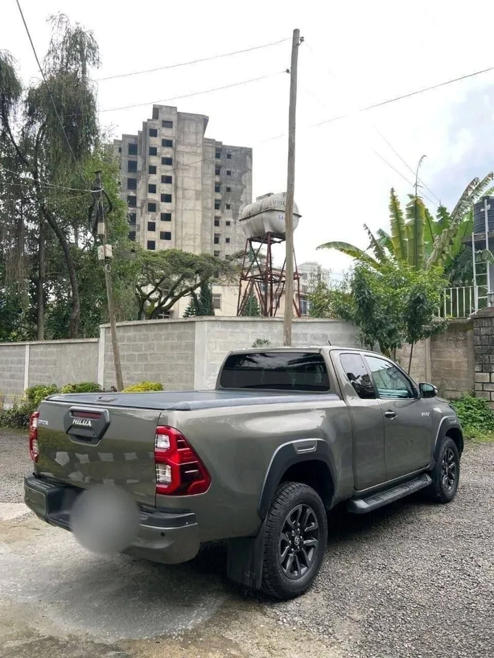 Toyota Hilux Invincible 2021 – photo 4
