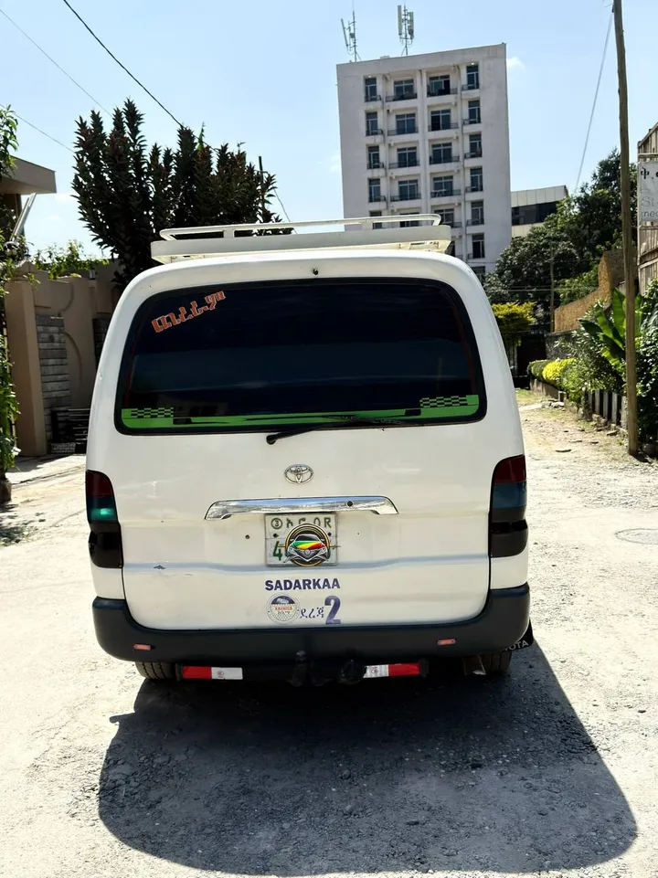 Toyota D4D 2006 Manual Van – photo 4