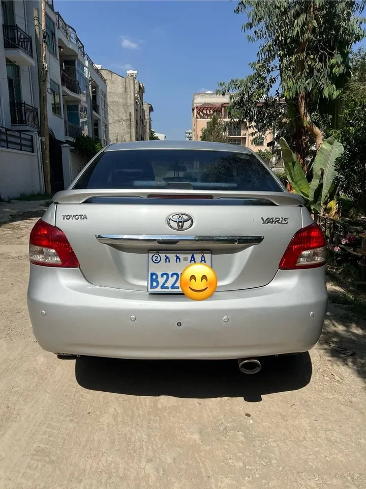 Toyota Yaris Sedan 2009 Silver – photo 6