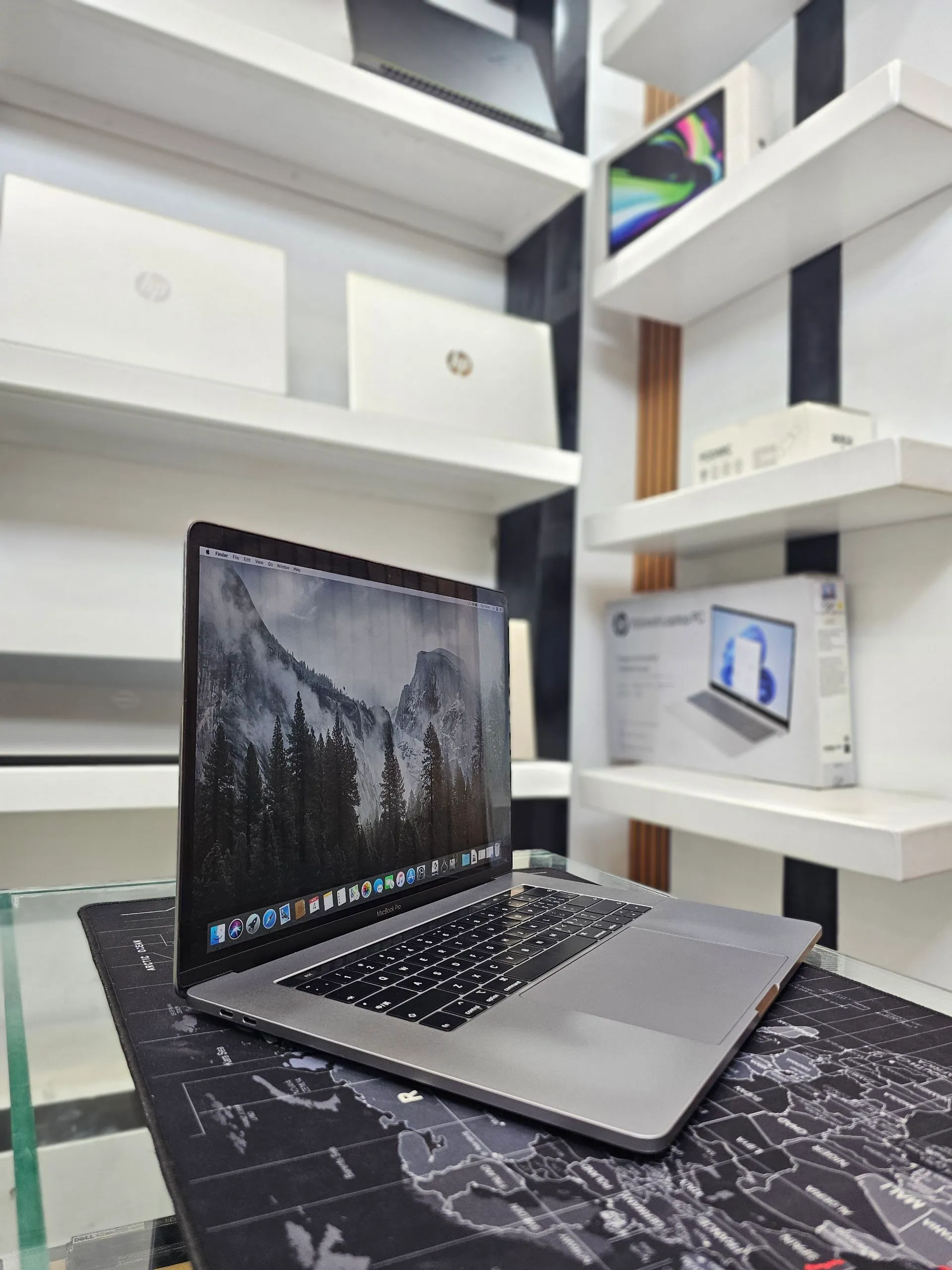 Apple MacBook Pro 15.6 Inch 2019 – photo 3