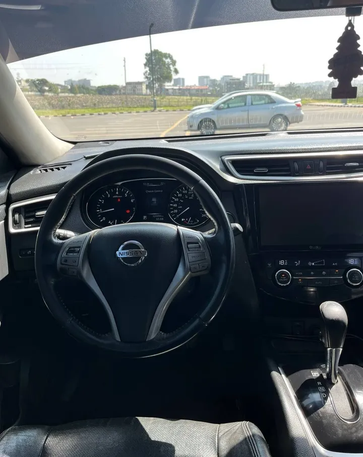 Nissan X-Trail 2015 SUV – photo 5