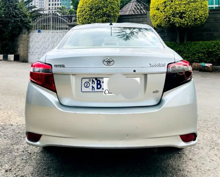 Toyota Yaris 2013 Sedan Automatic – photo 4