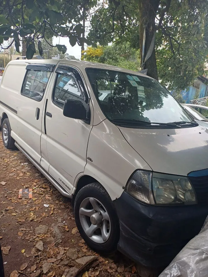 Toyota Hiace Dolphin Diesel Van – photo 6