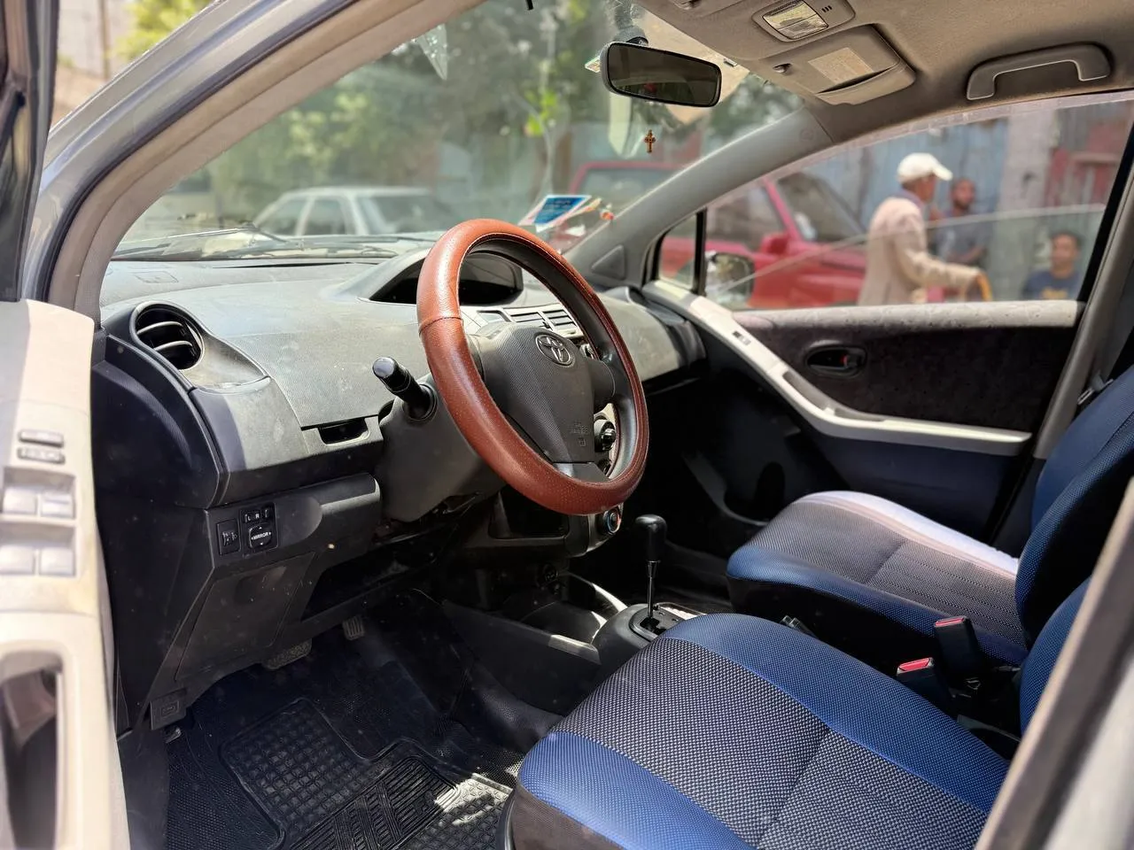 Toyota Yaris Compact 2010 Automatic – photo 4