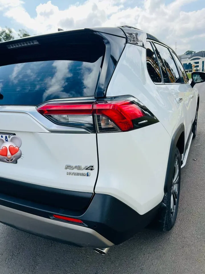 Toyota RAV4 Hybrid 2024 – photo 5