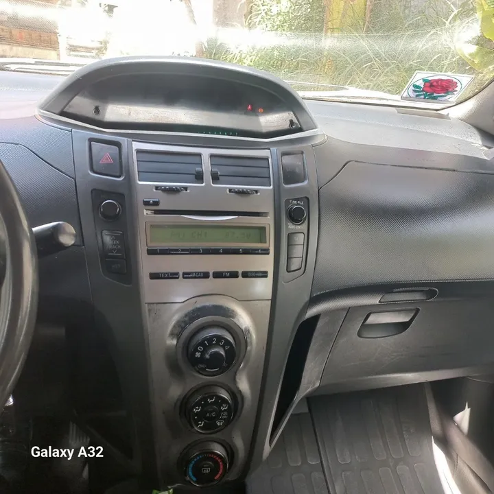 Toyota Yaris Compact 2009 – photo 3