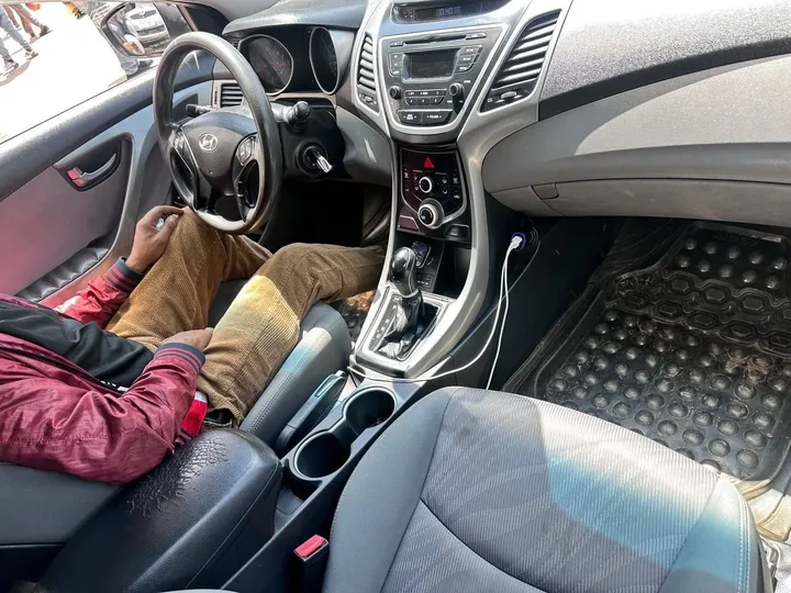 Hyundai Elantra 2015 Automatic – photo 4