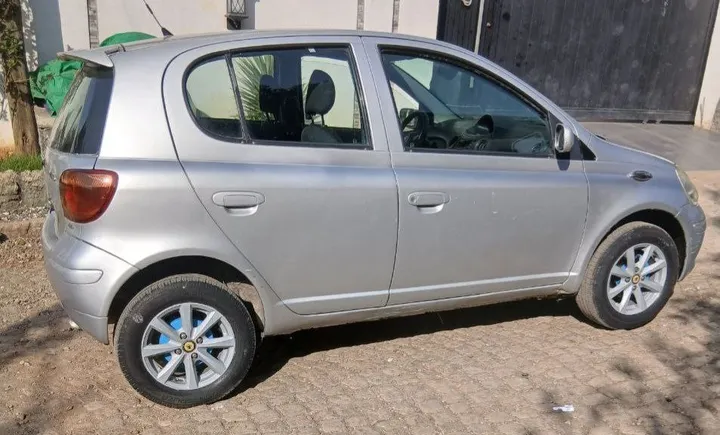 Toyota Vitz Yaris 2005 Manual – photo 9