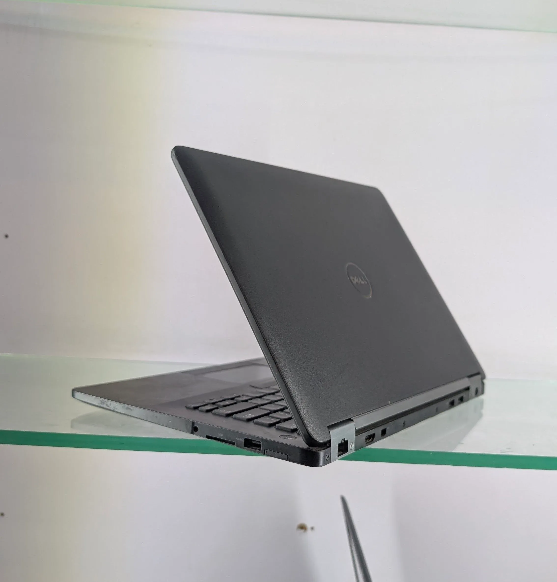 Dell Latitude Touchscreen i5 Laptop – photo 4