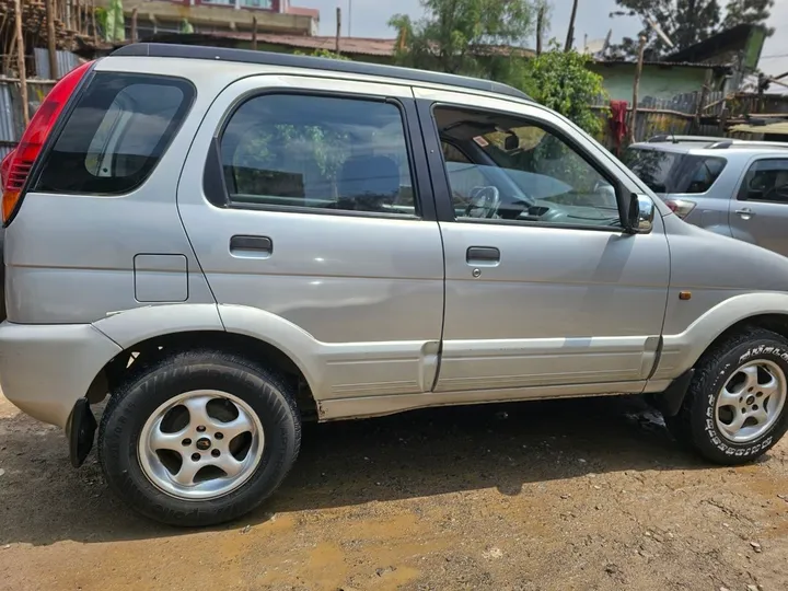 Daihatsu Terios 2000 Automatic – photo 4