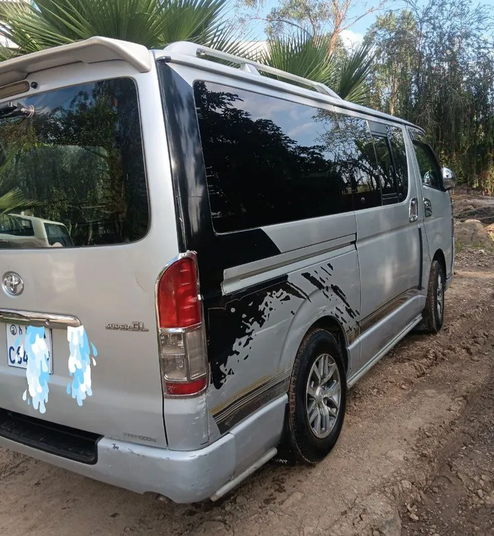 Toyota Hiace 2007 Automatic Van – photo 3