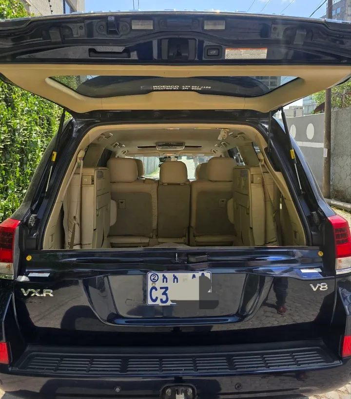 Toyota Land Cruiser V8 VXR 2017 – photo 5