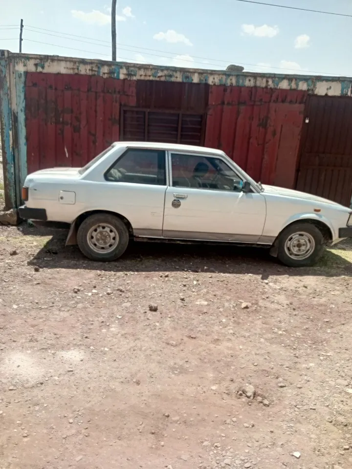 Toyota Corolla 1983 Model – photo 3