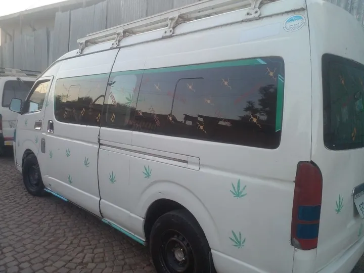 2010 Toyota Hiace Petrol Manual Van – photo 5