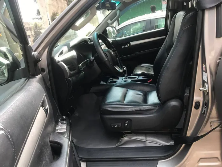 Toyota Hilux 2017 Automatic – photo 5