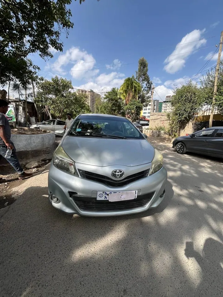 Toyota Yaris Compact 2011 Automatic – photo 5