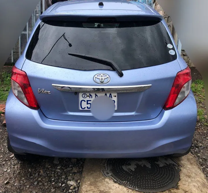 Toyota Yaris Compact 2012 Automatic – photo 3