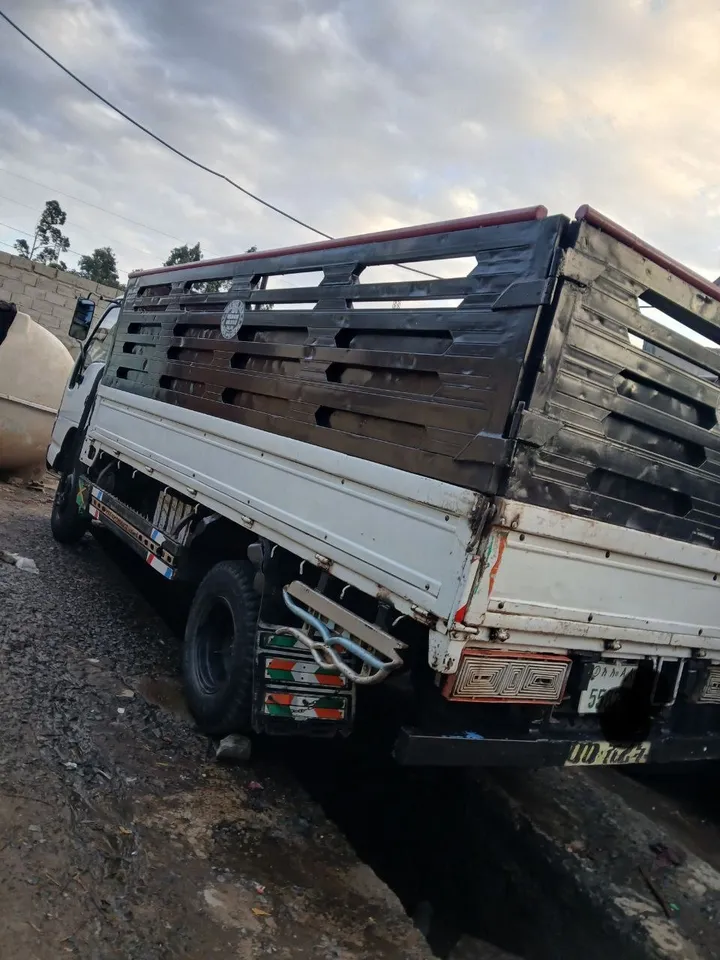 Isuzu NPR Truck 2008 – photo 3